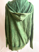 Load image into Gallery viewer, BLAKELY PULLOVER (GREEN)
