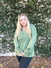 Load image into Gallery viewer, BLAKELY PULLOVER (GREEN)
